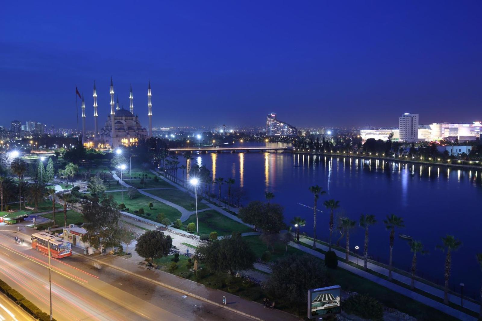 Adana Taskoeprue Hotel Exterior foto